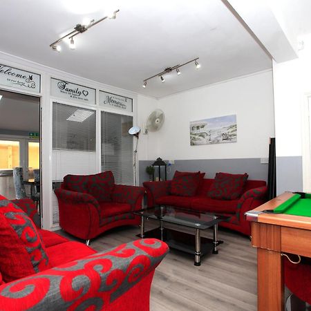 Luxury Hot Tub Entertainment Room Central Park Питерборо Екстериор снимка