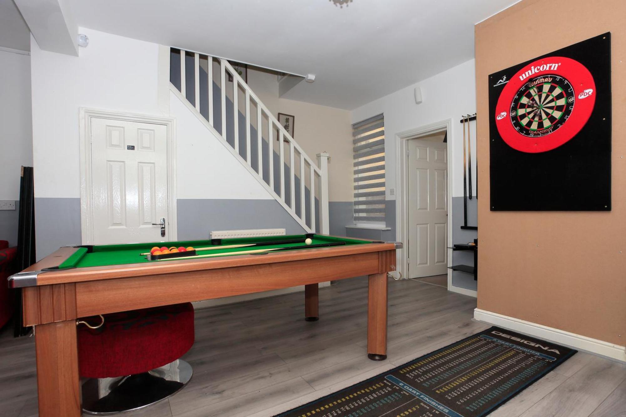 Luxury Hot Tub Entertainment Room Central Park Питерборо Екстериор снимка