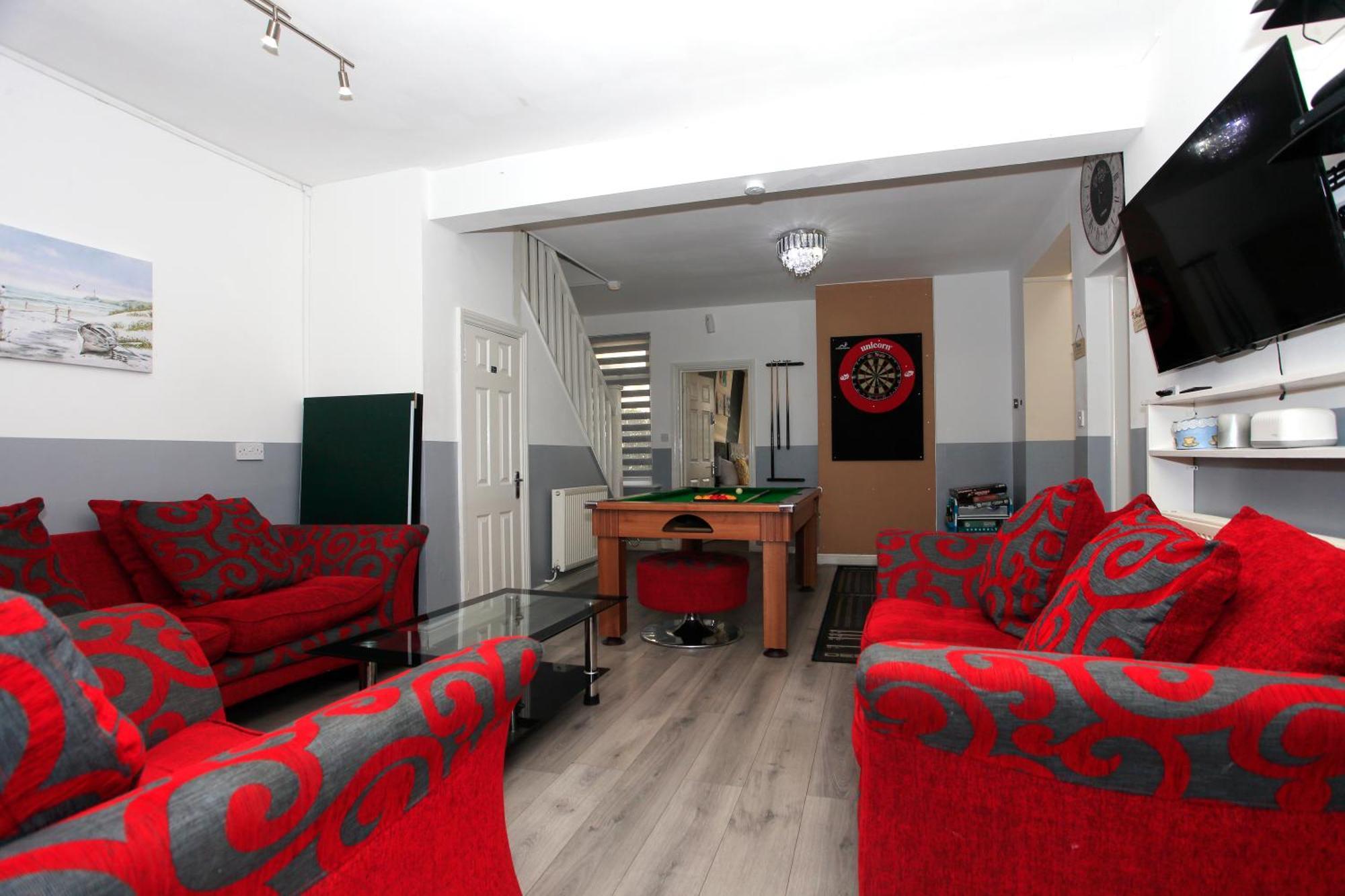 Luxury Hot Tub Entertainment Room Central Park Питерборо Екстериор снимка