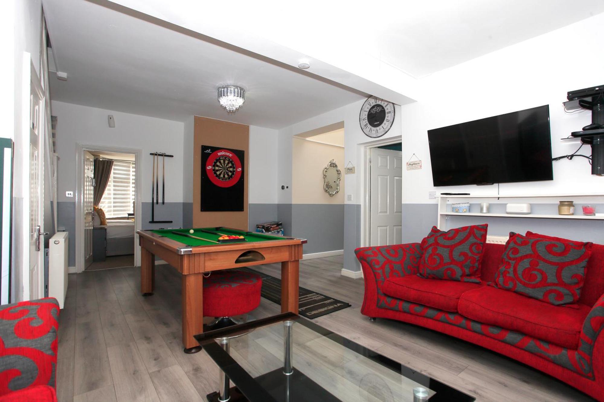 Luxury Hot Tub Entertainment Room Central Park Питерборо Екстериор снимка